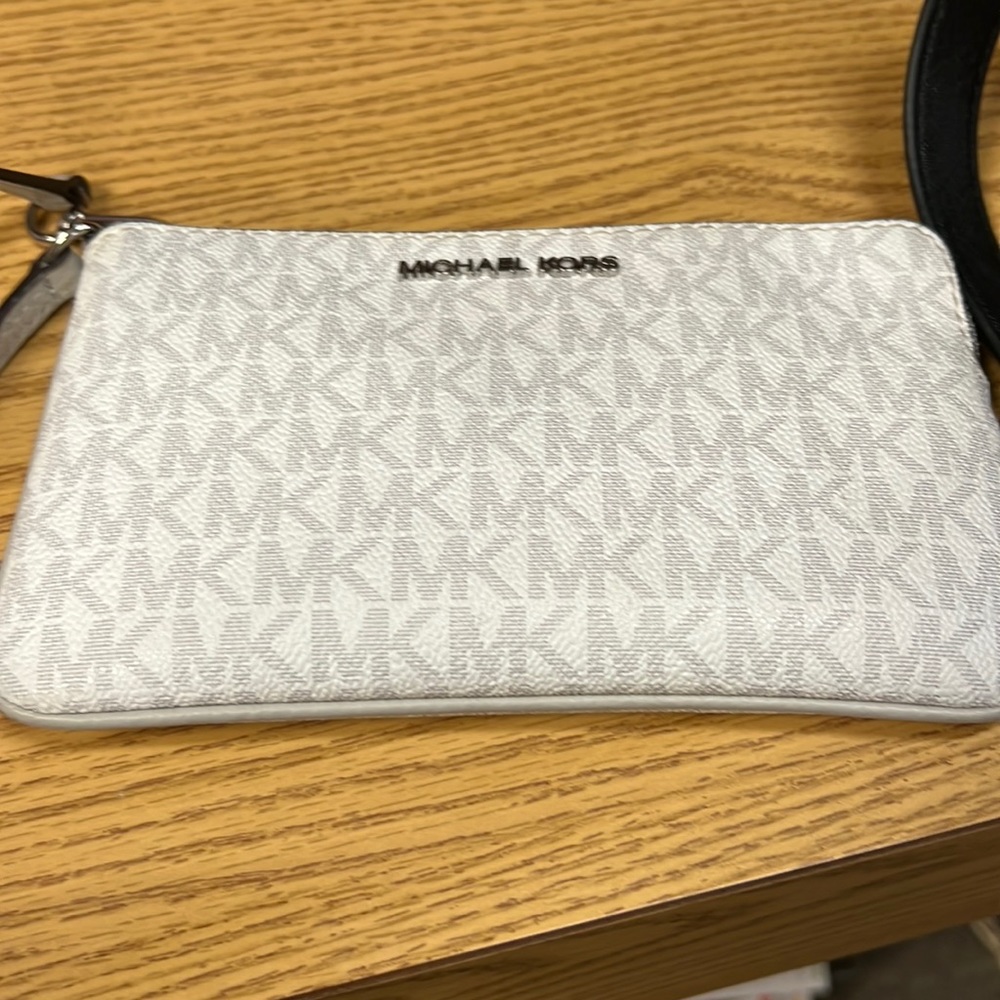 Michael Kors wristlet
